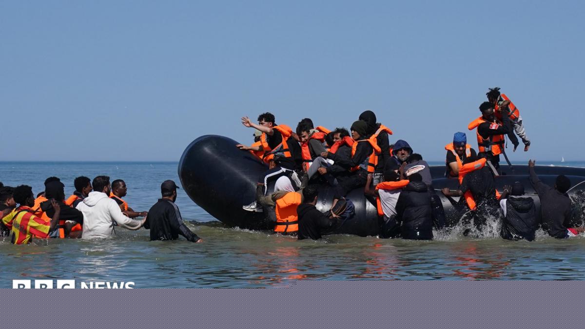 Reform says it would use Navy to stop small boats