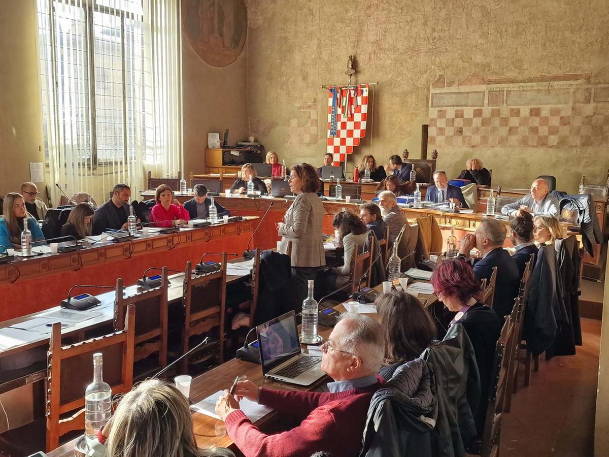 Pistoia Nord si rinnova. Via libera del consiglio. Rifiuti, mancati ritiri. Svolta per le Sbertoli