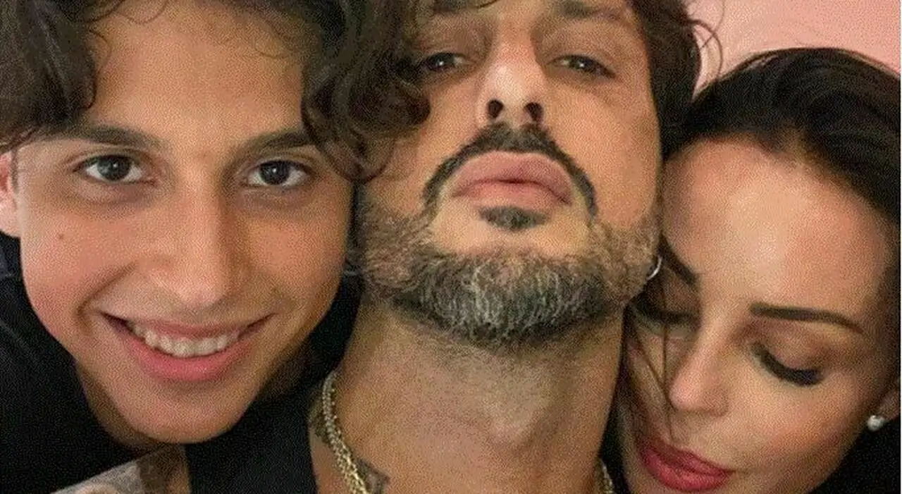 Nina Moric contro l’ex Fabrizio Corona: “Nostro figlio Carlos sta male e me la vedo da sola, lui si dichiara nullatenente”