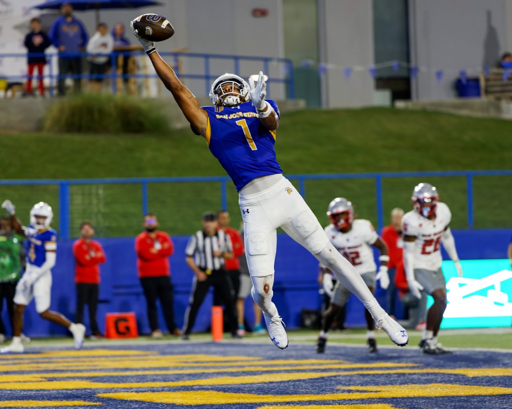 QB Walker Eget, freshman RB Steve Chavez-Soto, and timely defense lead SJSU past New Mexico | College football