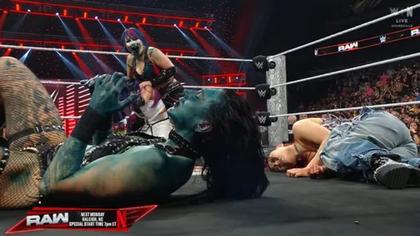 Asuka Betrays IYO SKY To Close Out WWE Raw