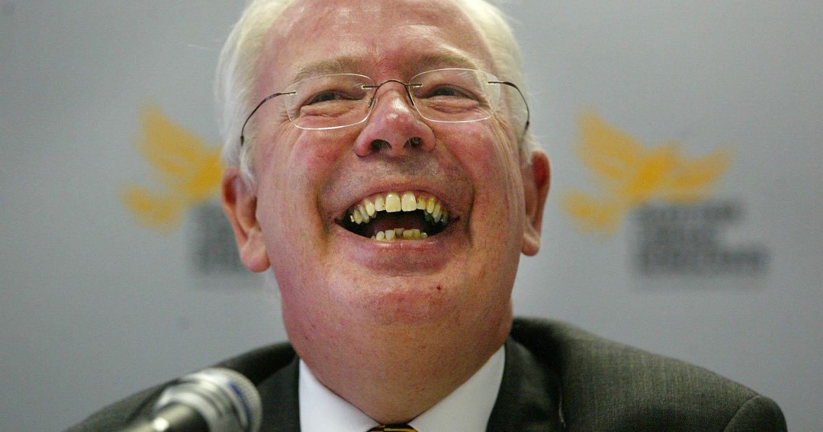 Jim Wallace hailed 'architect of modern Scotland' as tributes to ex-Deputy First Minister flood in
