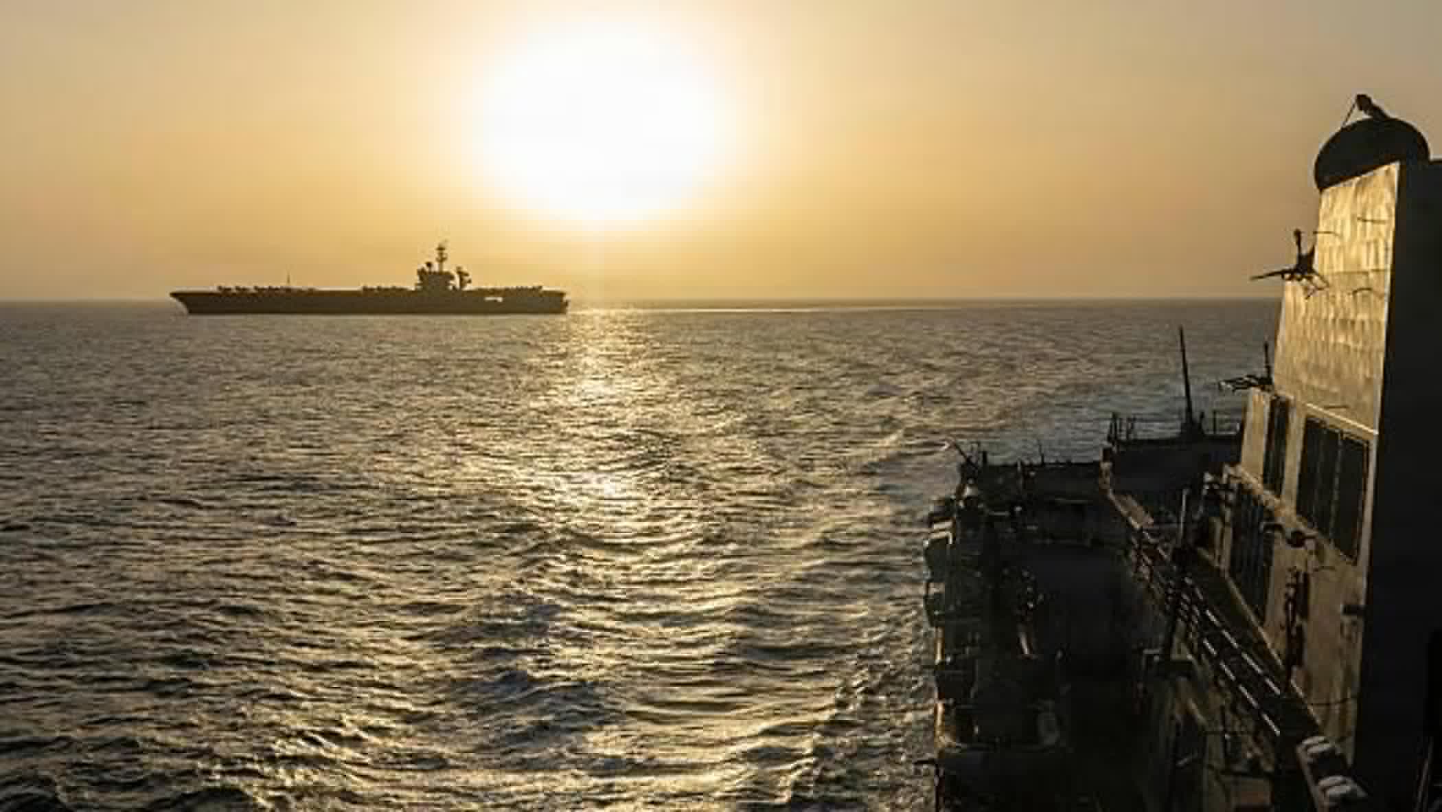 Senza cibo né docce: l'odissea dei marinai Usa bloccati nel Golfo da 208 giorni
