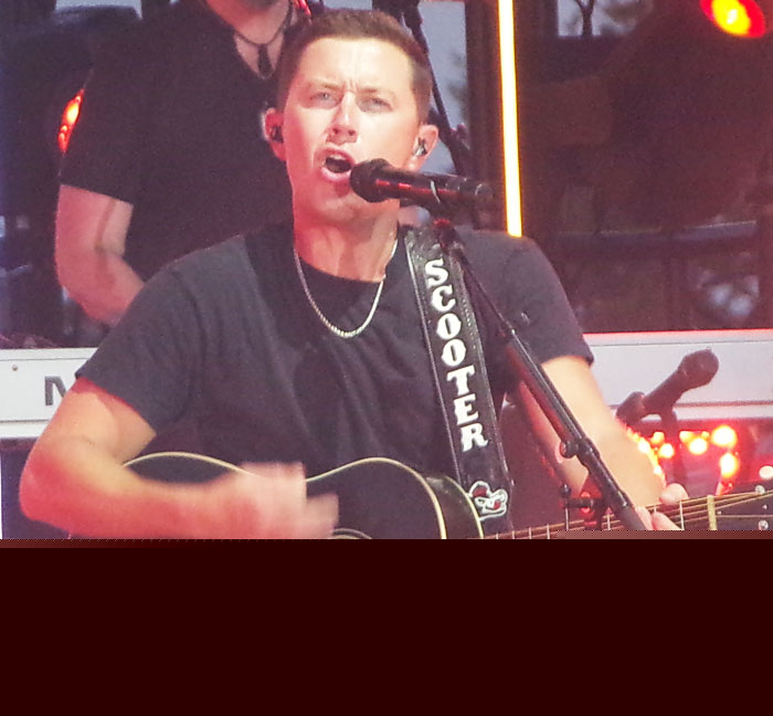 McCreery entertains big crowd at Lincoln County Fair
