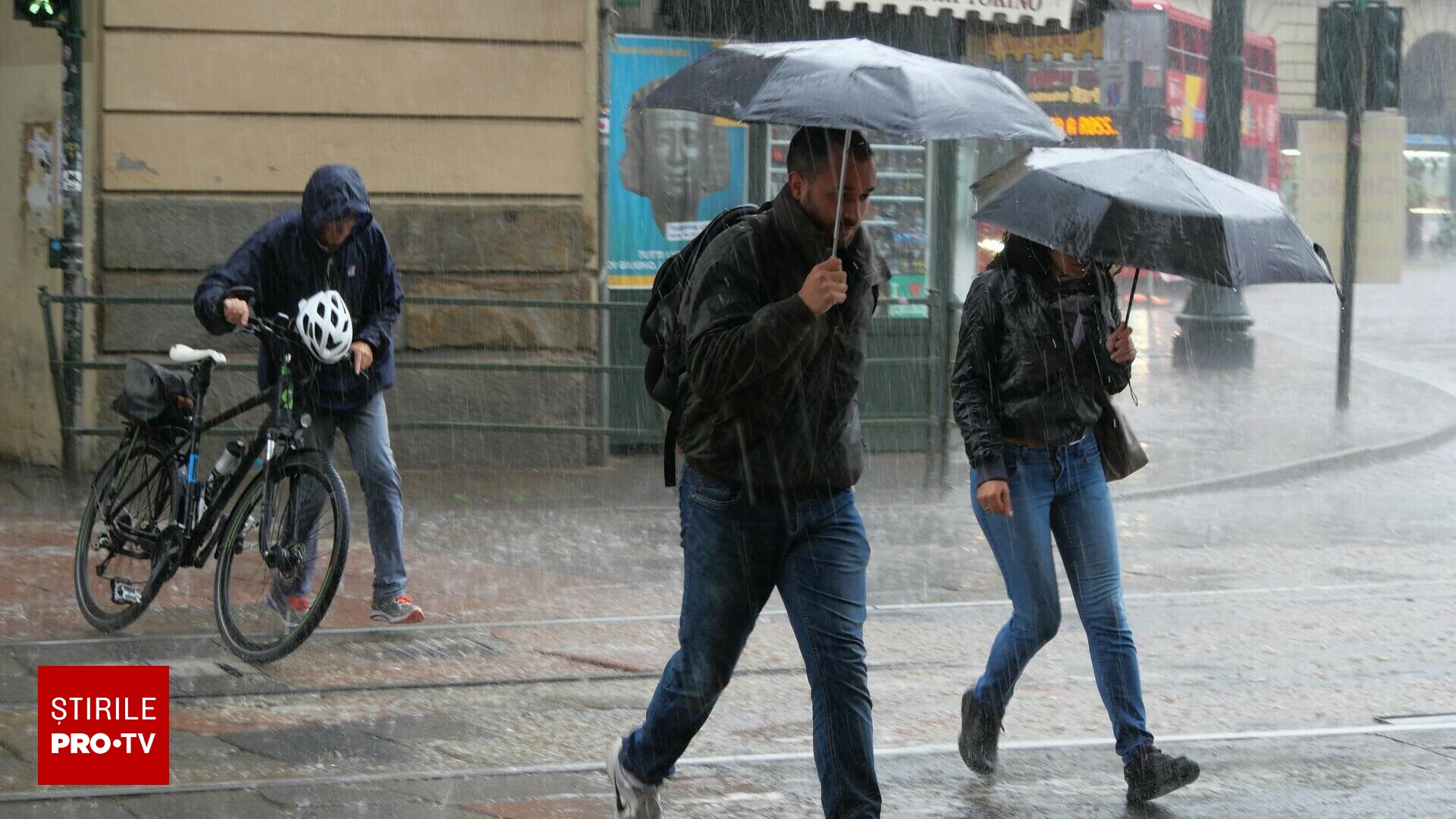 Vremea azi, 2 octombrie. O să plouă mai mult în sud și în sud-vest, iar în zonele montane înalte o să ningă viscolit