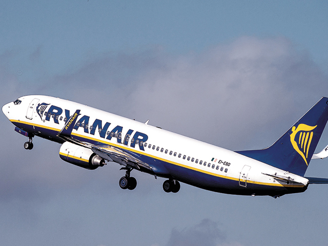 Ryanair se loveşte de „turbulenţe” în Franţa. Compania irlandeză aeriană avertizează că va anula 1.800 de zboruri săptămâna viitoare, după ce controlorii de trafic aerian de pe teritoriul francez vor intra într-o grevă generală