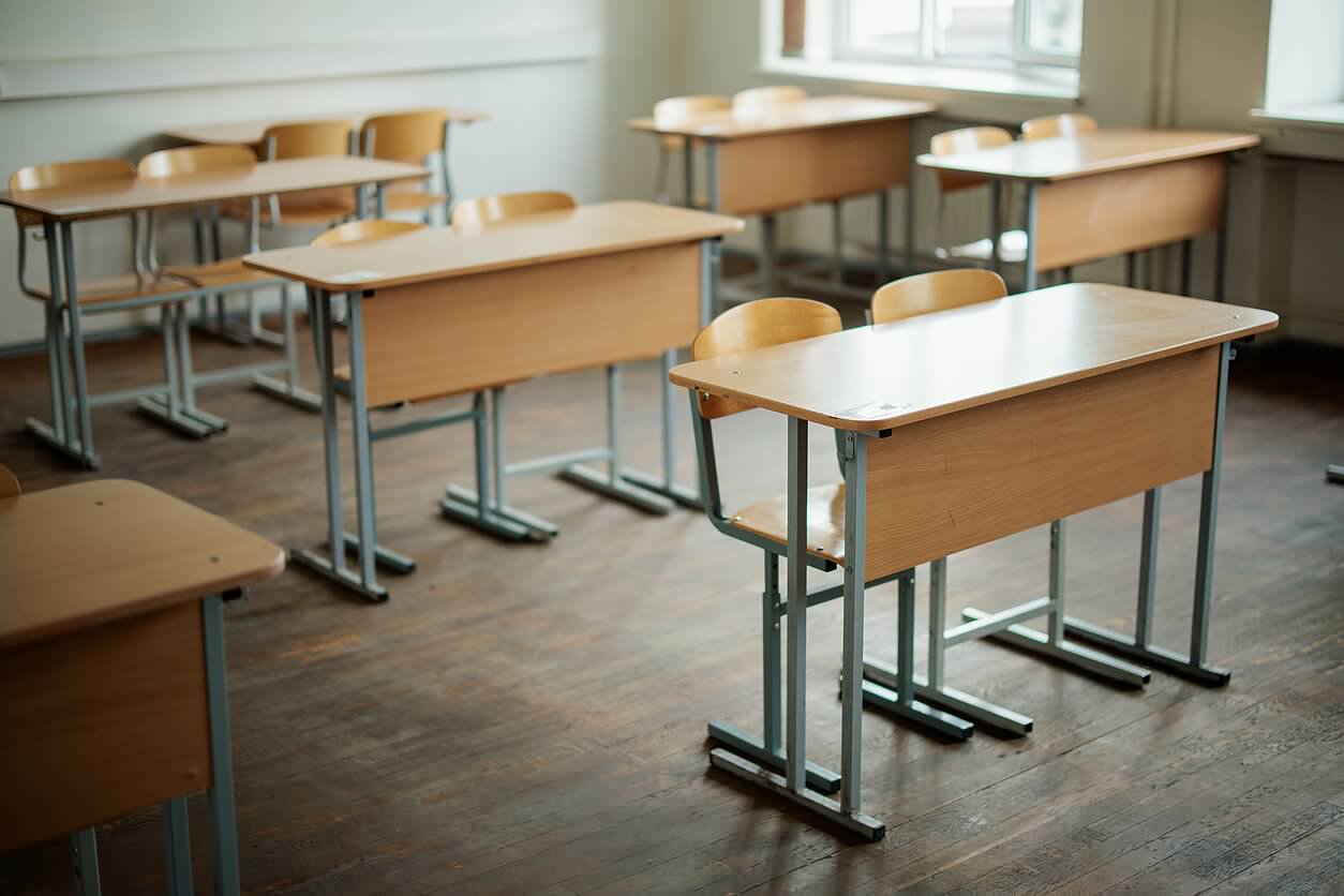Kada kunigams reikalingas teisėto darbo su vaikais QR kodas, kuris privalus pedagogams?