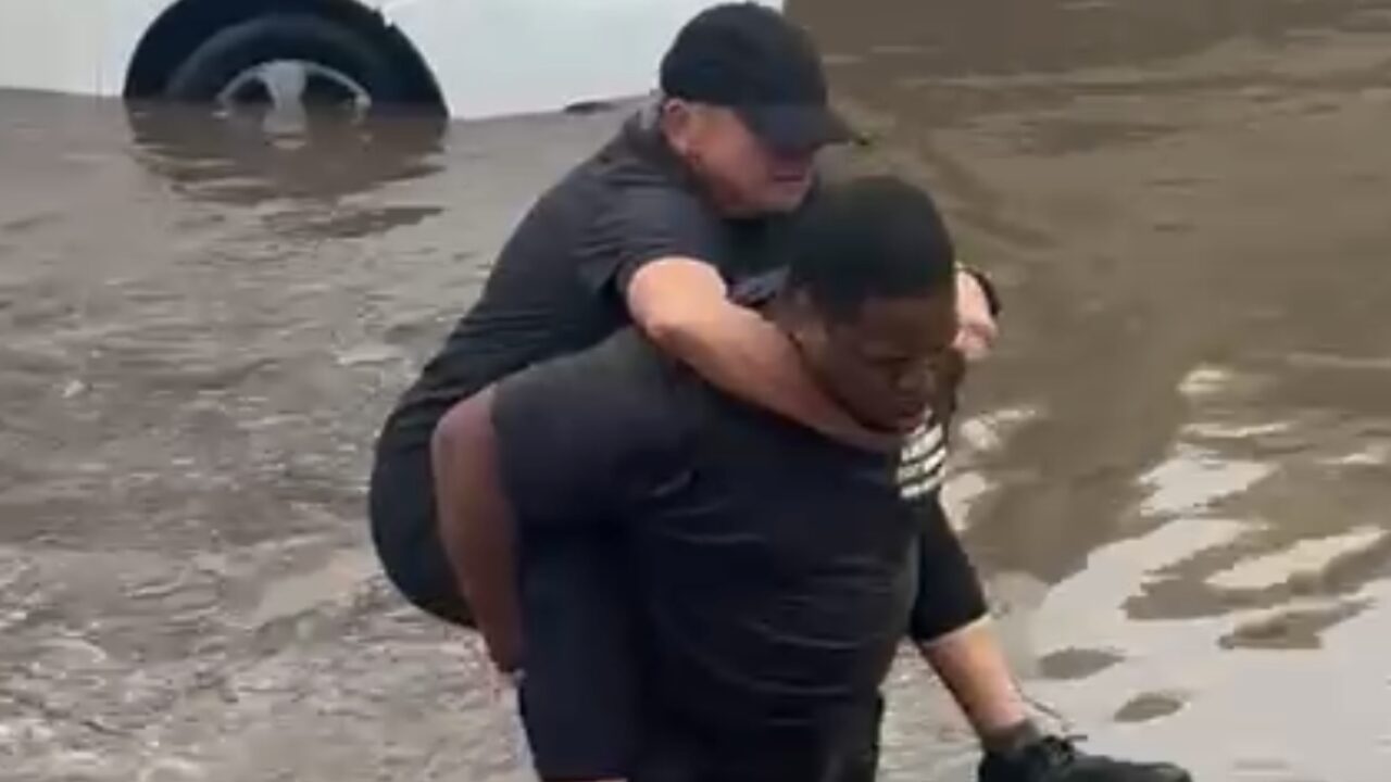 Man who carried women out of East Valley floodwaters: ‘Right place at the right time’