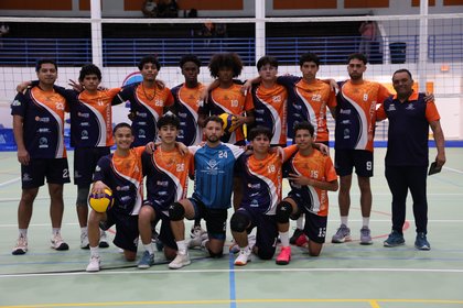 A hunga un wega amistoso contra team di volleyball di Colombia