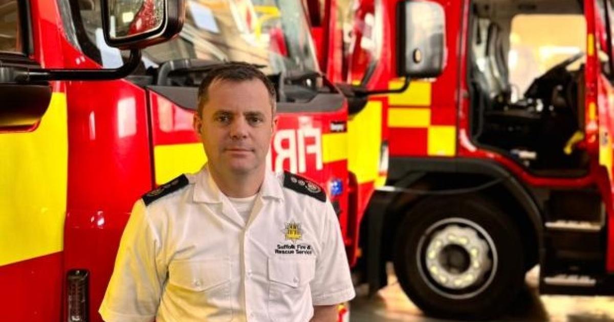 Warning over 'disaster tourism' as onlookers escorted away from wildfire