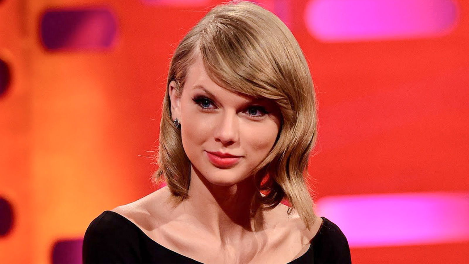 “Back away from the filler, please”: Fans Warn Taylor Swift After Watching Her New Face on ‘The Graham Norton Show’