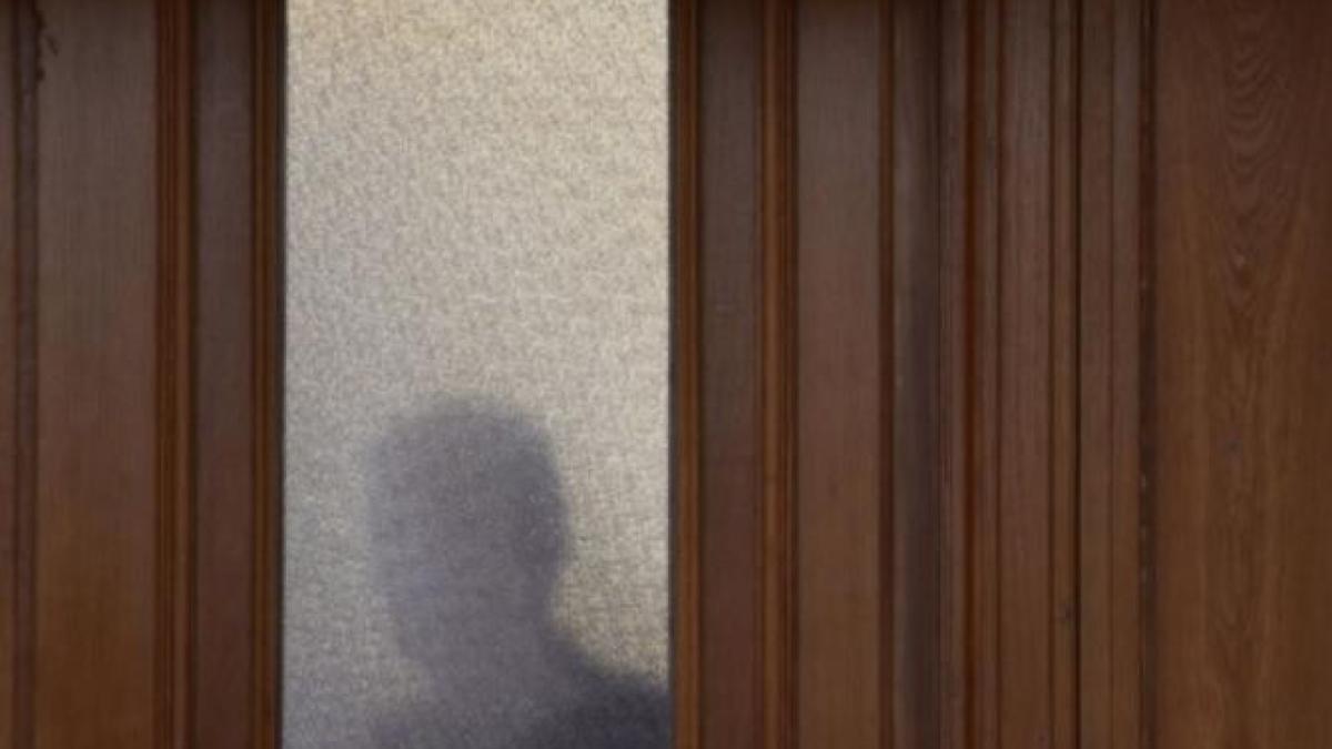 Ministrul care a cheltuit peste 12 milioane de euro pe zboruri private. Plătea 18.000 de euro pentru o noapte de cazare