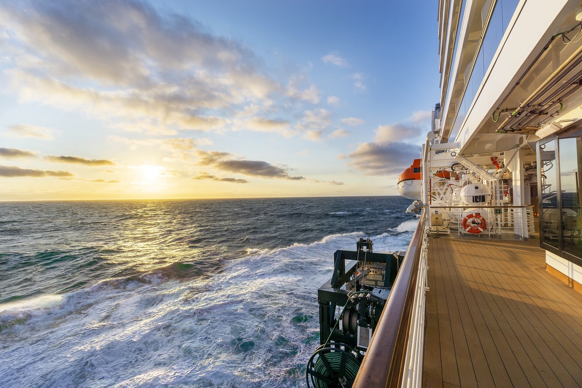 Epidemie de norovirus pe croaziera Royal Caribbean: aproape 100 de persoane s-au îmbolnăvit