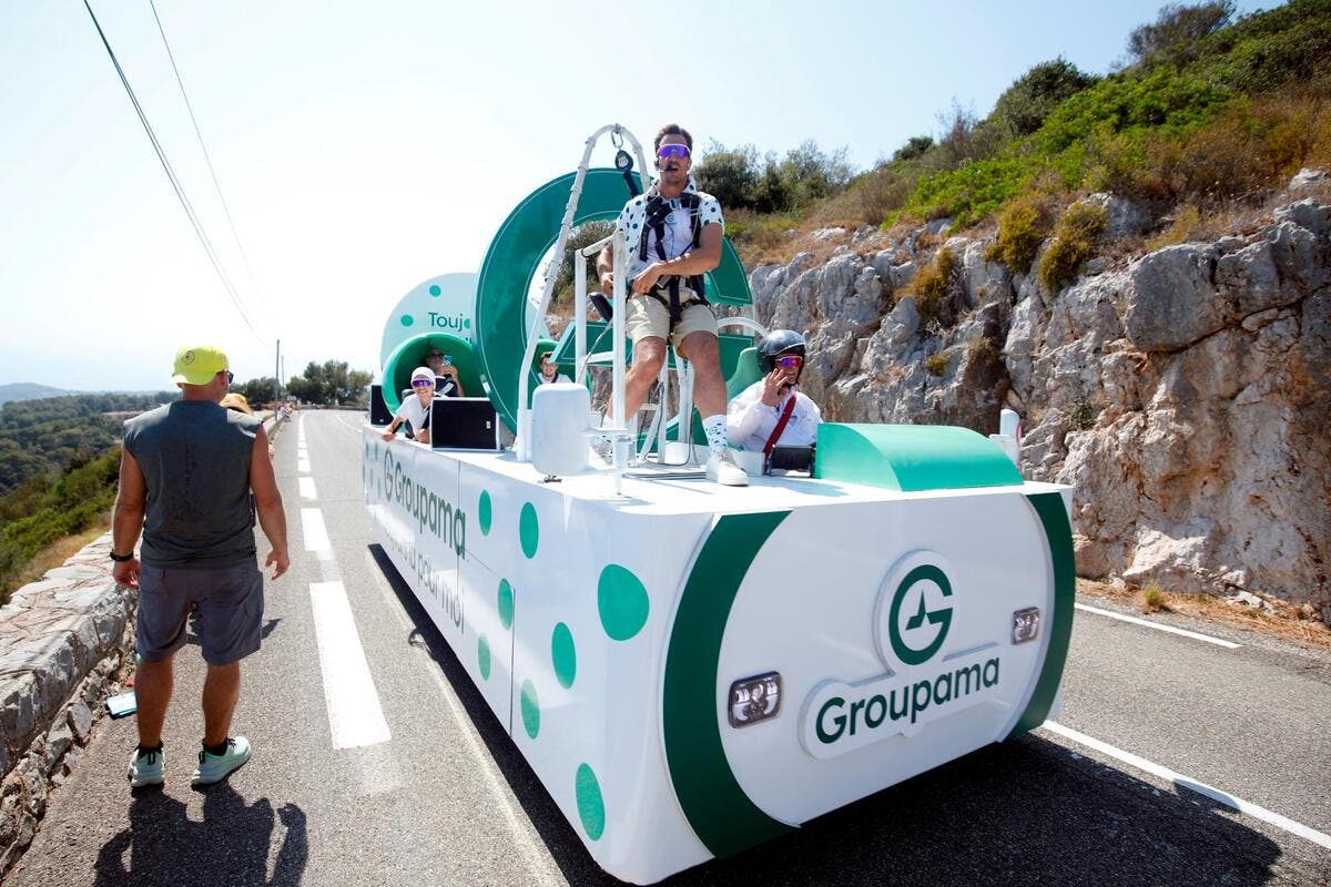 « C’est notre propre Tour de France » : une journée au coeur de la caravane de la Grande boucle féminine
