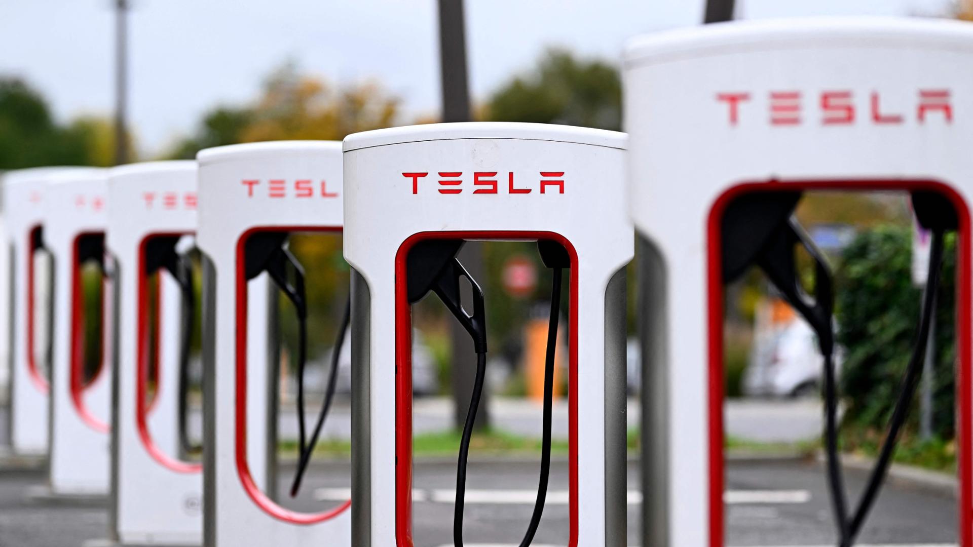 Incentivi per i veicoli elettrici, sportello online aperto dal 22 ottobre: come ottenerli