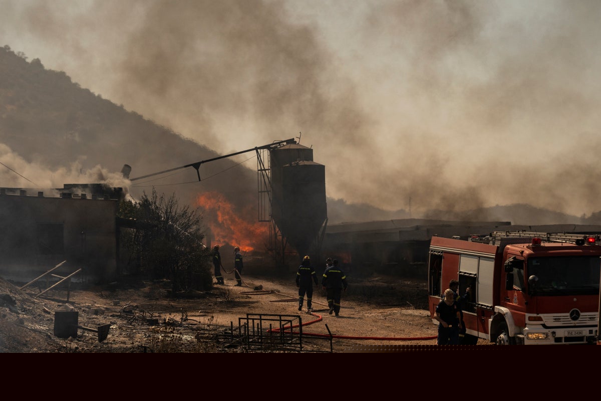 New wildfires rage near Athens as latest heatwave hits