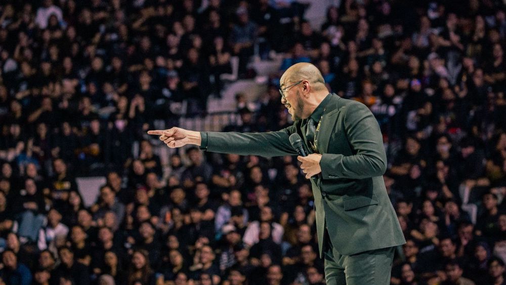 This Standup Comedian Sold Out Arenas In His Homeland — And Angered The Government. Now He’s Figuring Out American Humor.