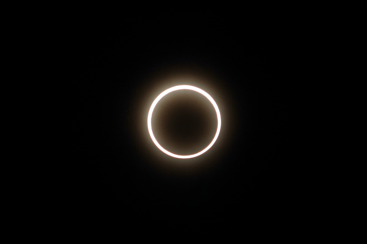 Précautions, heure, meilleurs spots, comment se préparer pour l'éclipse solaire en août 2026 ?