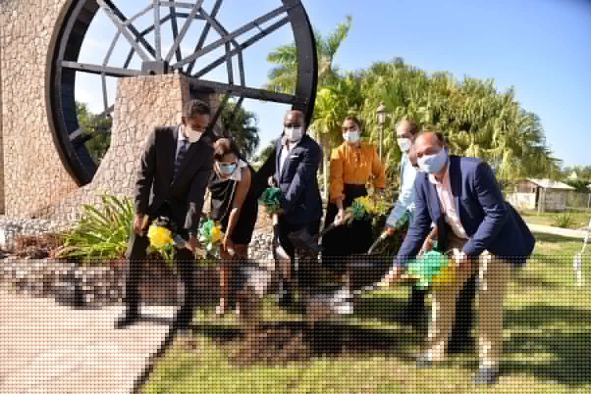 Comment on Jamaica’s Tourism Minister Bartlett breaks ground for iconic shopping experience by Premium URL Shortener