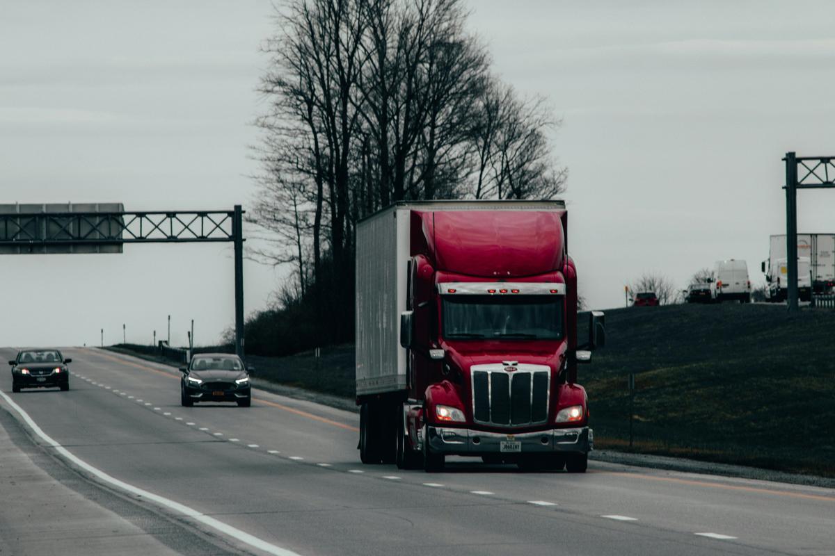 Michigan House Passes New Bill Limiting Trucks in Left Lanes