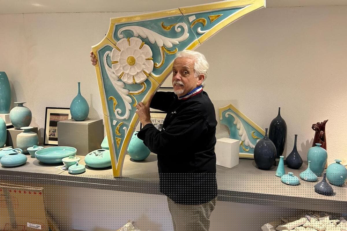 Le céramiste Stéphane Montalto reçoit un prix régional pour la réfection des fresques du Café de Paris à Monaco