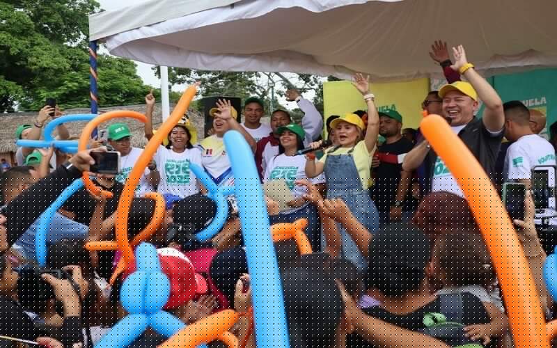 Secretario general del PSUV destaca atención prioritaria de niños y niñas en Campamentos Transitorios