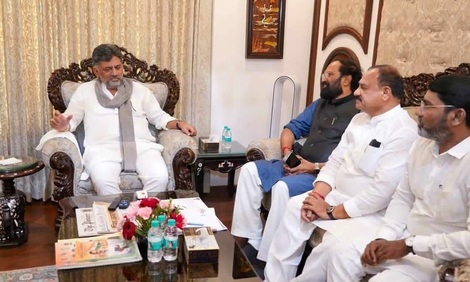 Uttam meets DKS over inter-State river water issues