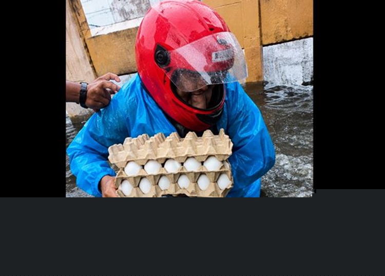 Rider Falls Into Canal While Delivering Eggs Through Floodwaters in Batangas City