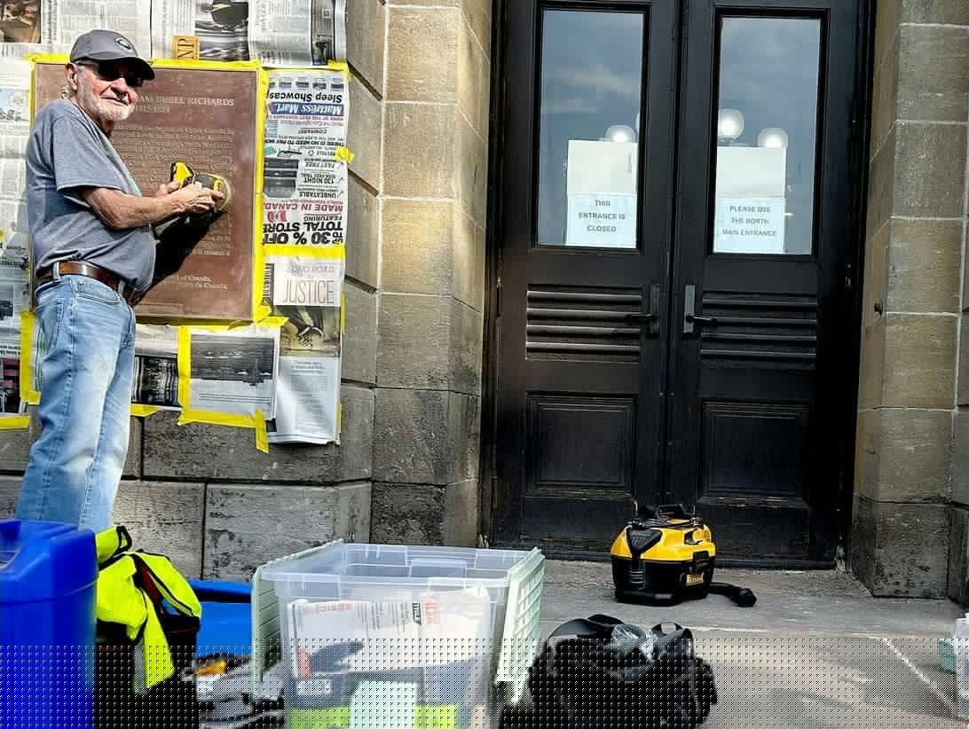 Pair giving Brockville's historic plaques a cleanup