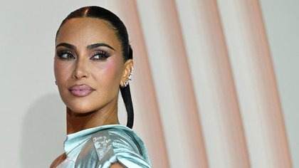 Kim Kardashian Ungkap Alasan Hapus Foto Meghan Markle dan Pangeran Harry di Pesta Kris Jenner