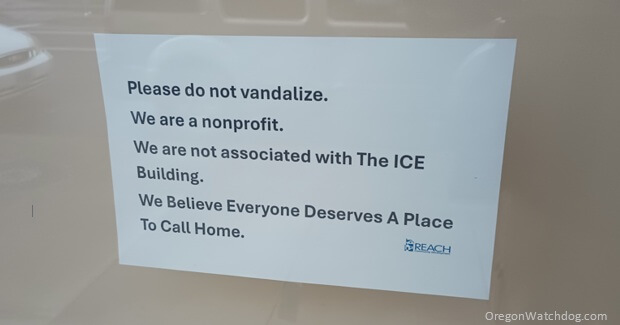 Businesses signs: Please don’t vandalize us