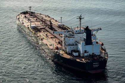 Petroleiro da 'frota fantasma' russa é liberado pela França após dias de detenção