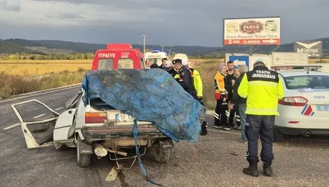 Balıkesir’de öğrenci servisi ile otomobil çarpıştı: 2 ölü, 7 yaralı