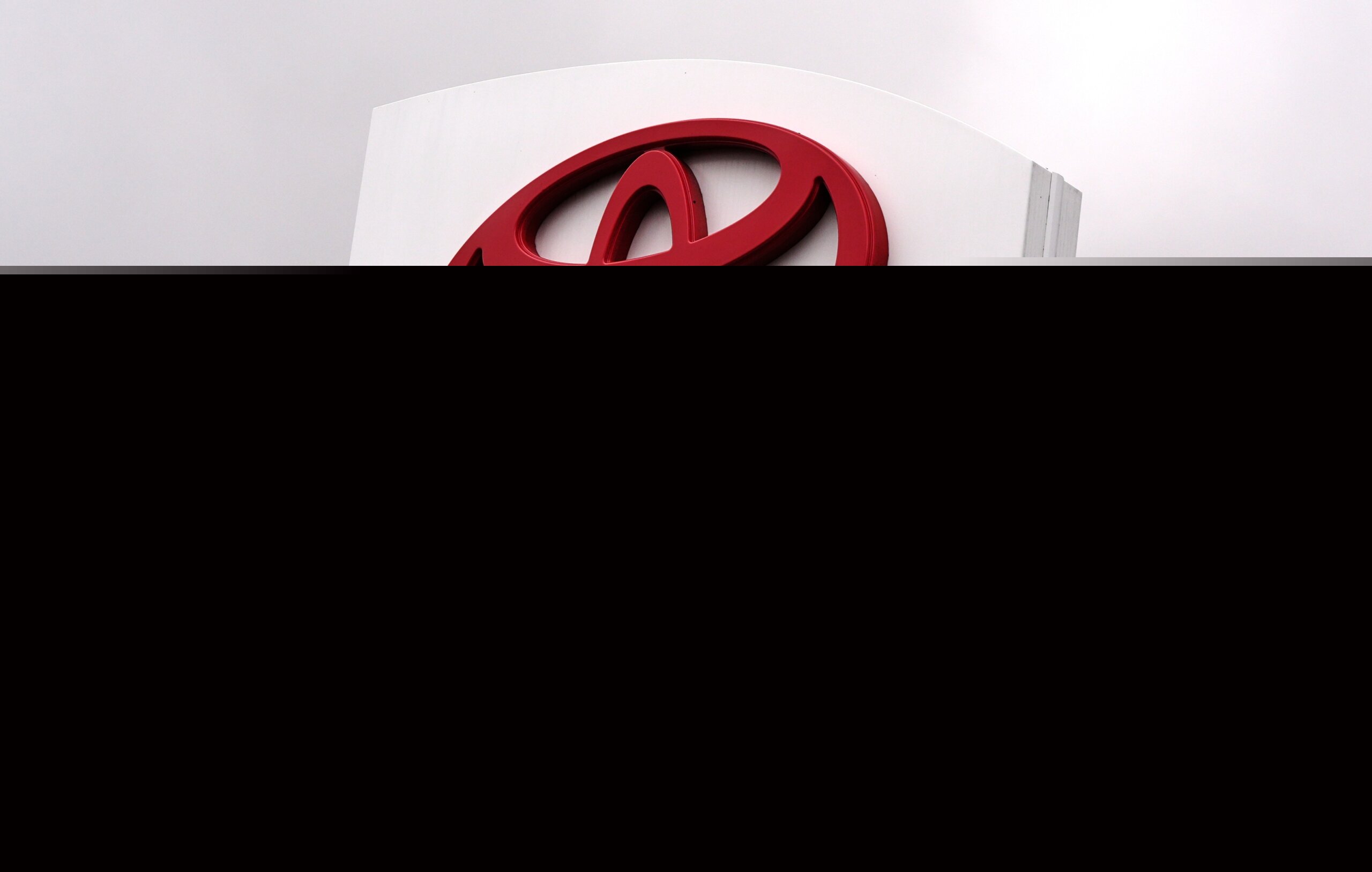 Toyota recalls 655K Camrys over display error that may deactivate turn signals and other indicators