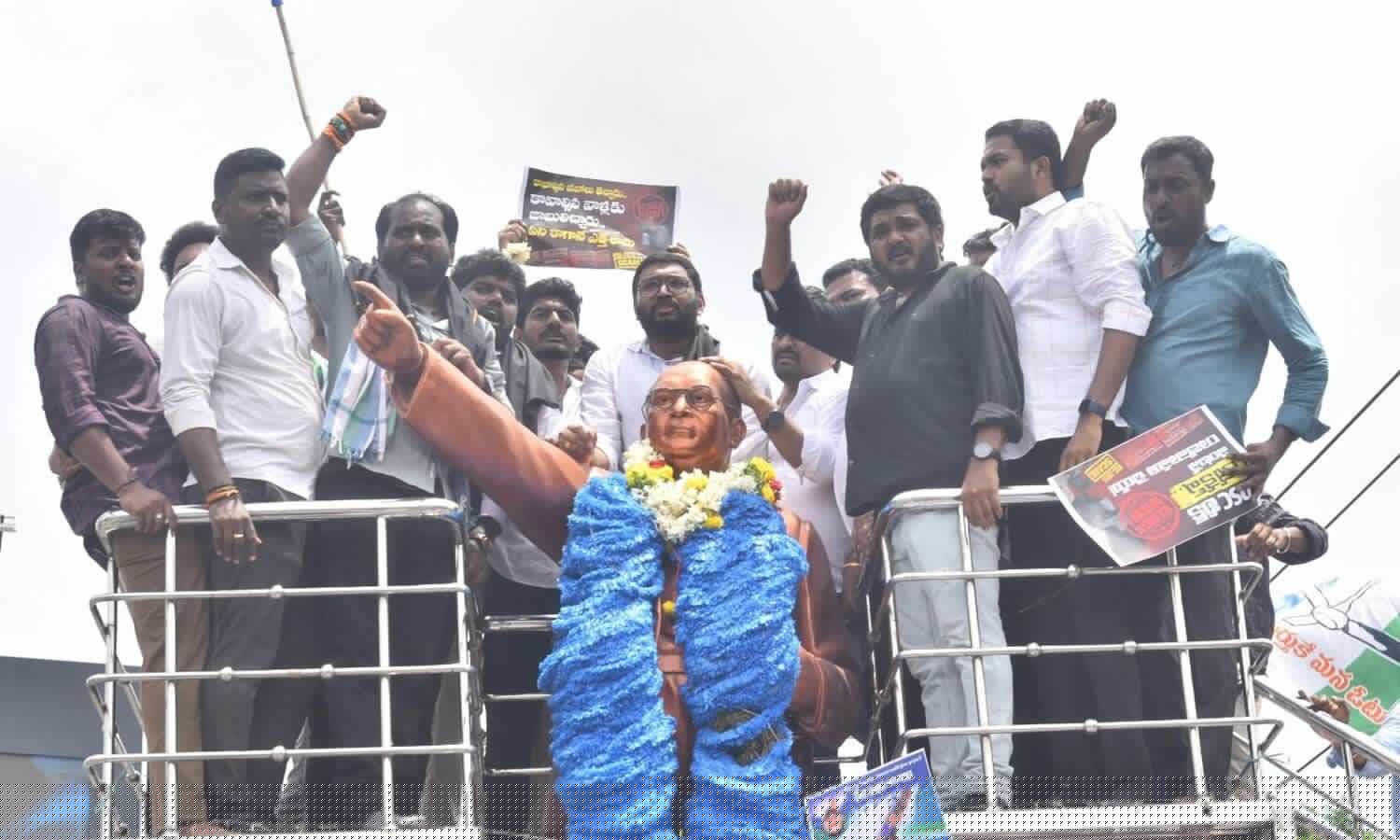 Guntur: YSRCP stages protest
