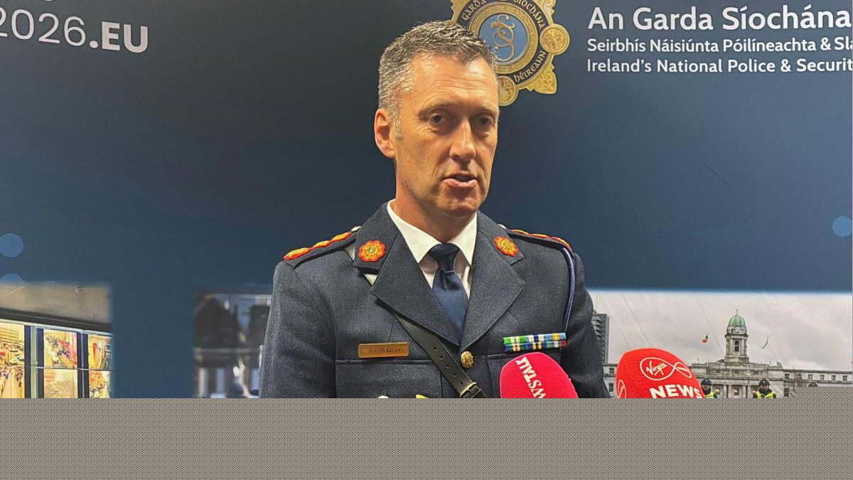 'Extremely significant' bomb in car intercepted on way to NI, Irish police say