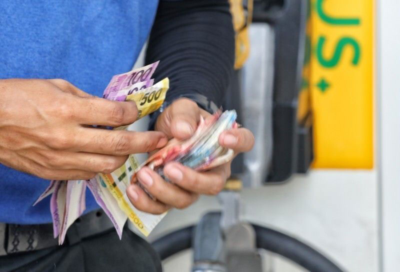 Peso weakens before Q2 GDP data