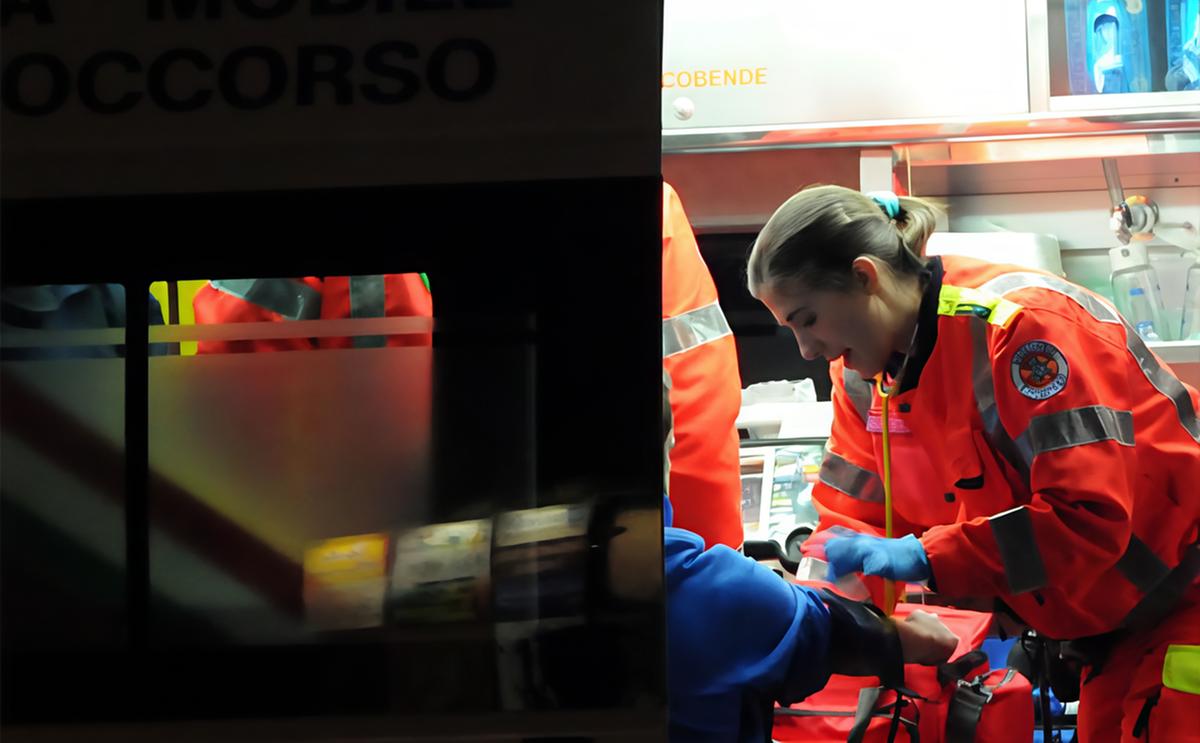 L’incidente e le coltellate. Diciottenne denunciato per tentato omicidio