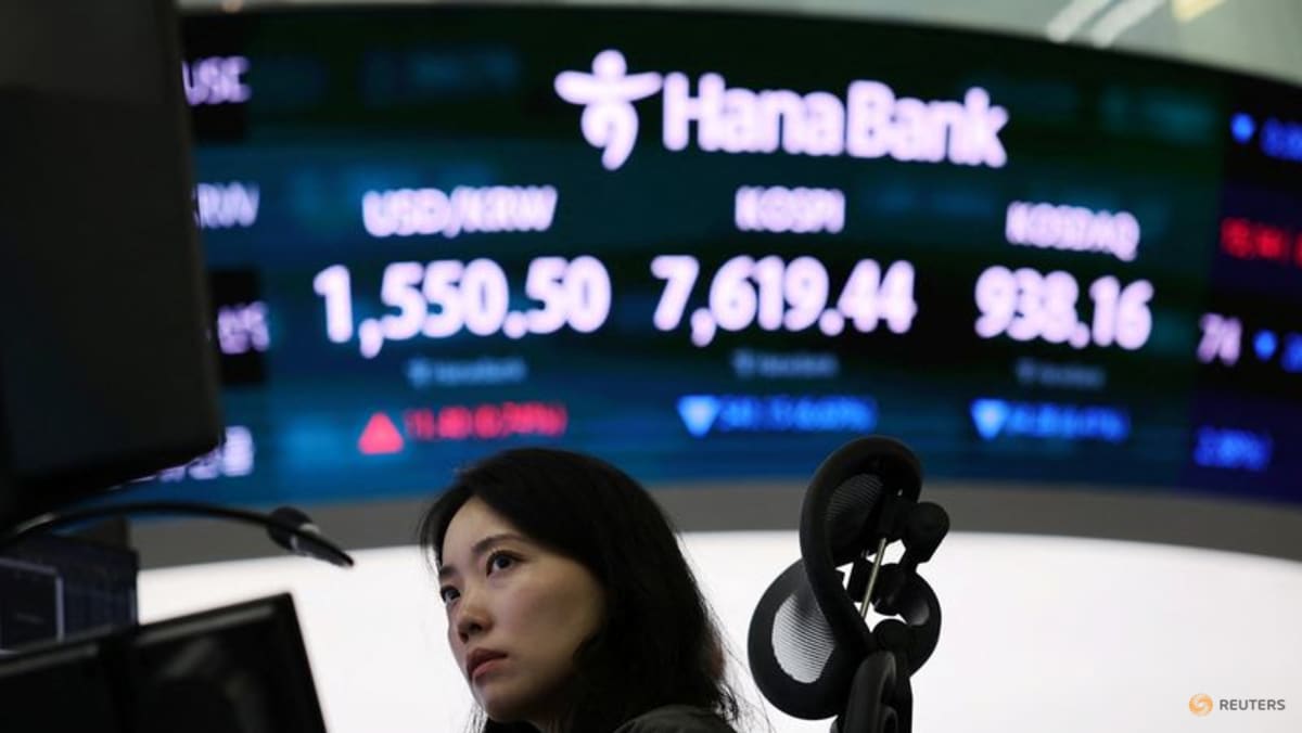 Tech back in fashion as Asian markets extend rebound