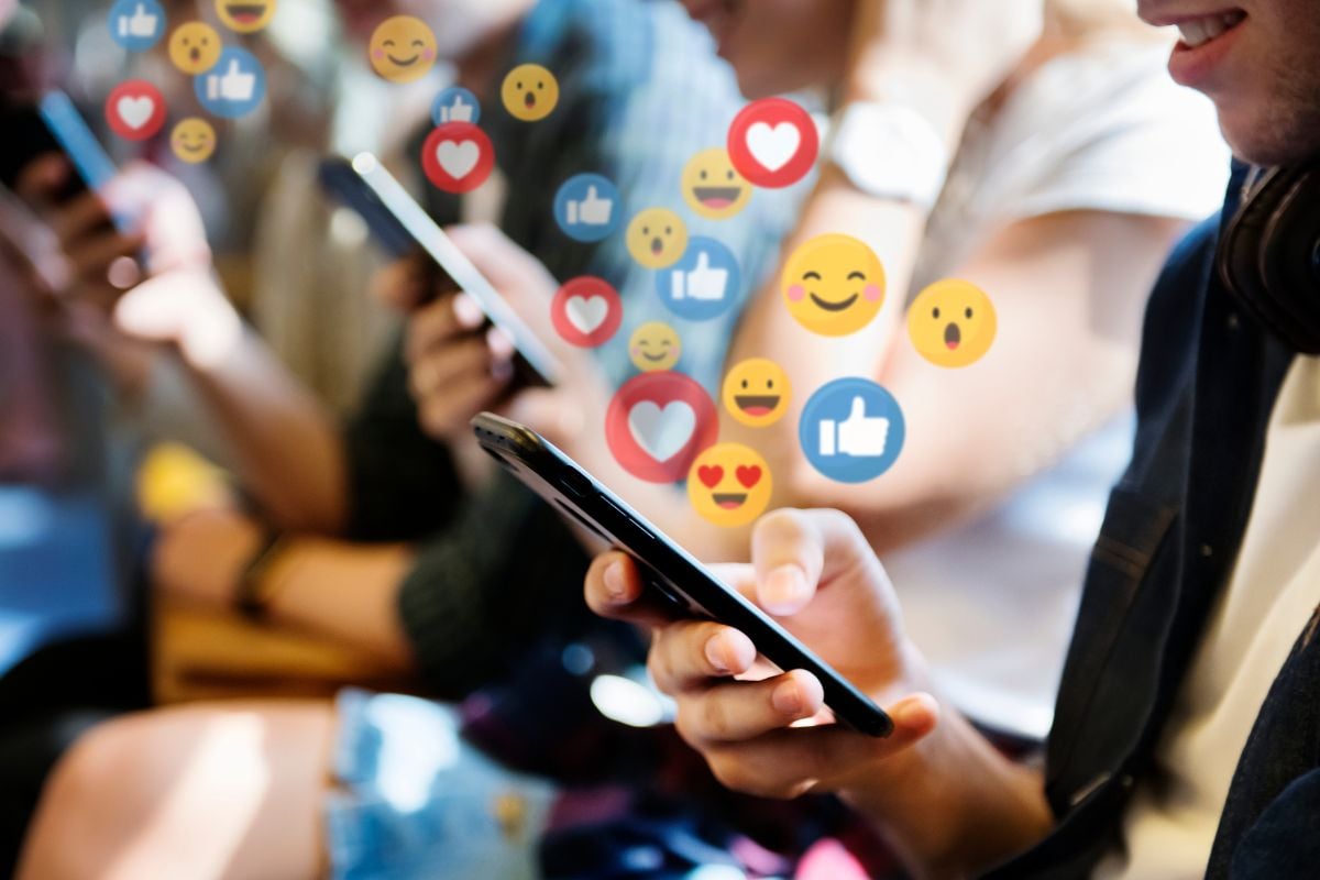 New Conservative party petition calls for under-16s social media ban without 'delay' from government