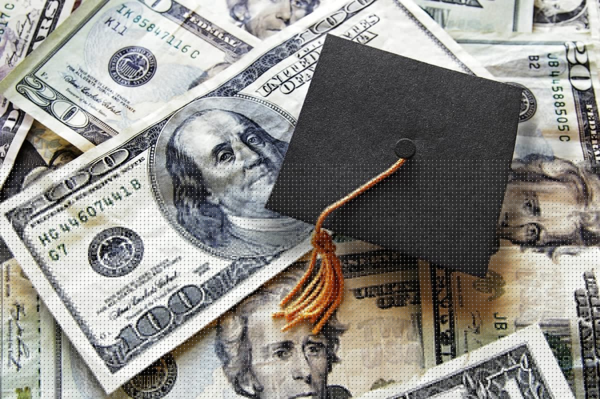 ¿Cuáles son los estados donde la morosidad en los préstamos estudiantiles está disminuyendo más este año?