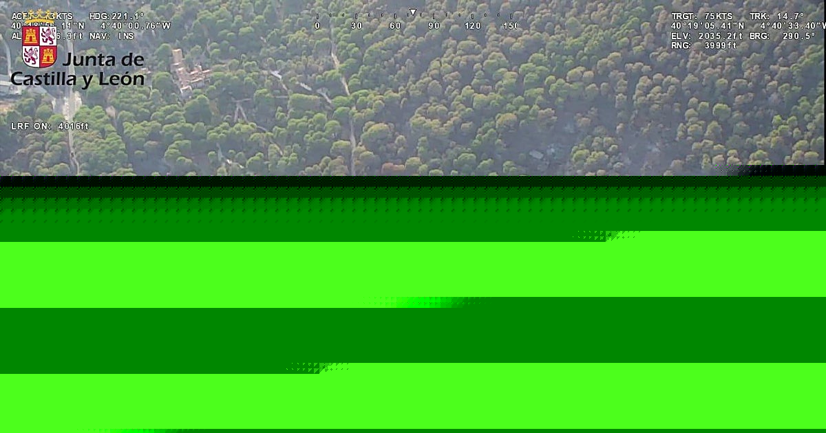 Las reactivaciones de varios focos obligan a reforzar el operativo del incendio de Burgohondo con medios aéreos