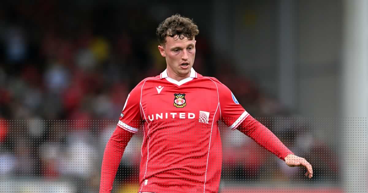 Nathan Broadhead double fires Wrexham past Reading and into third round