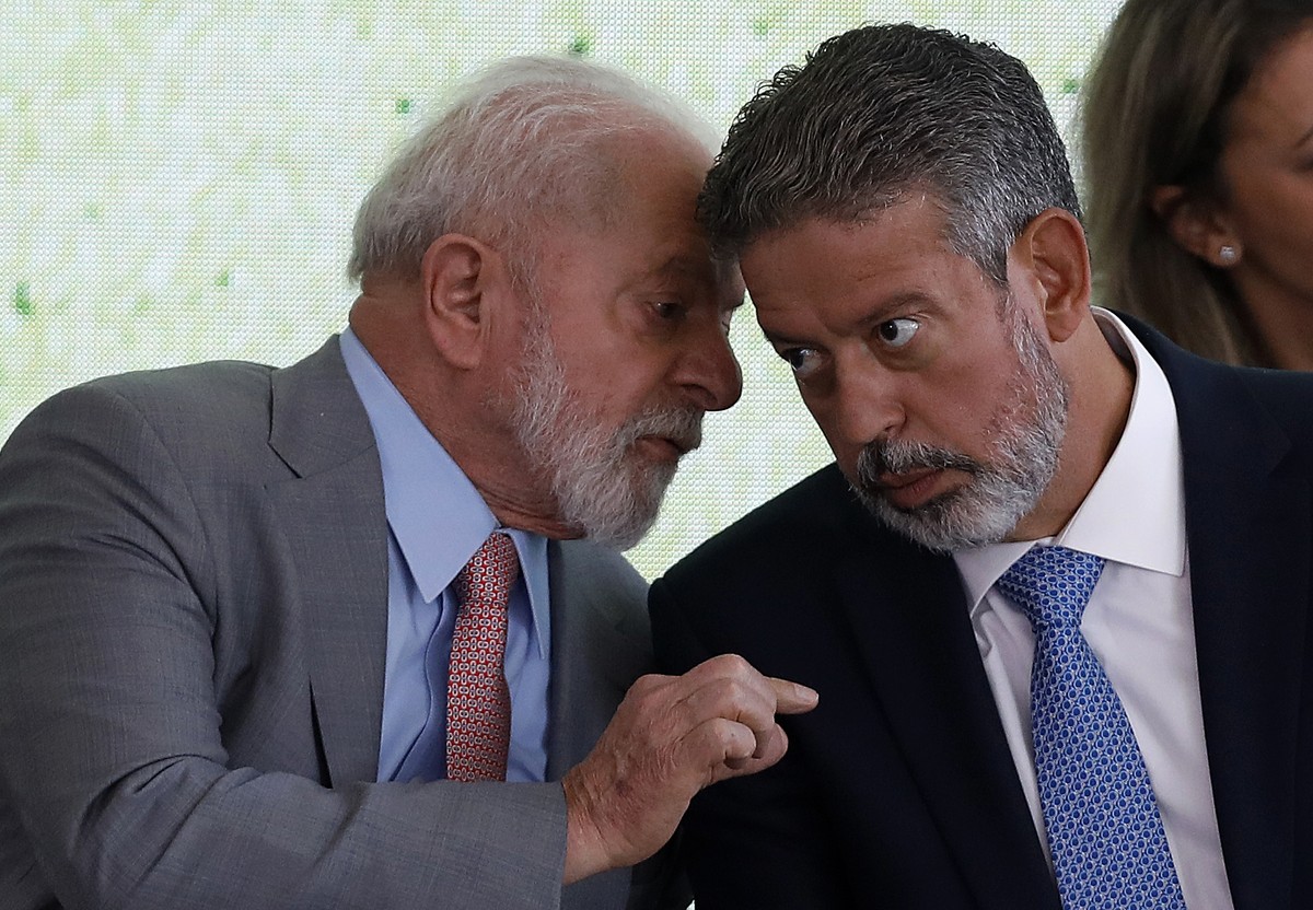 Governo tenta manter relatório de Lira sobre isenção no IR e enfrenta pressão de oposição e ruralistas