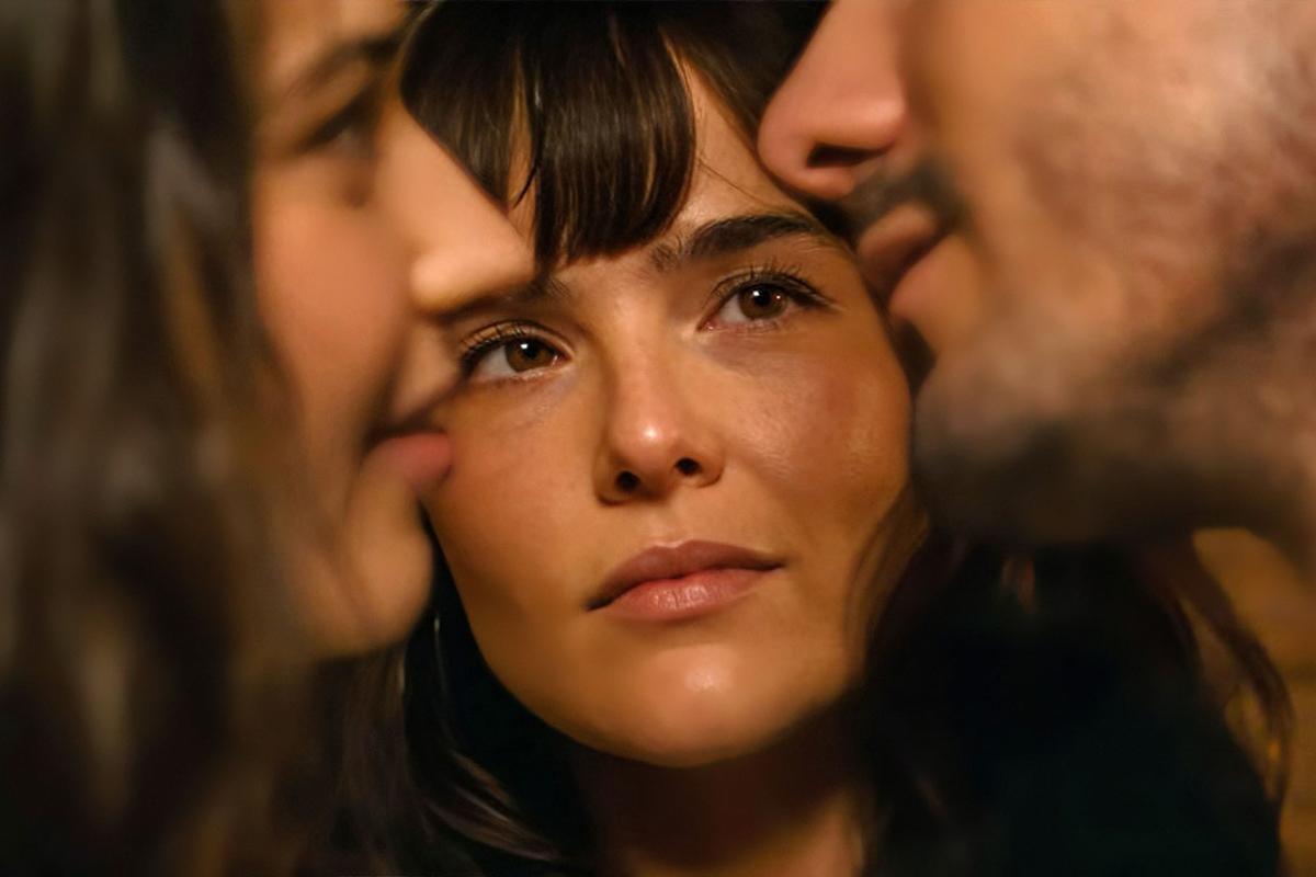 Stream It Or Skip It: ‘The Threesome’ on VOD, a Deceptively Smart Rom-Com Bolstered by a Witheringly Funny Zoey Deutch
