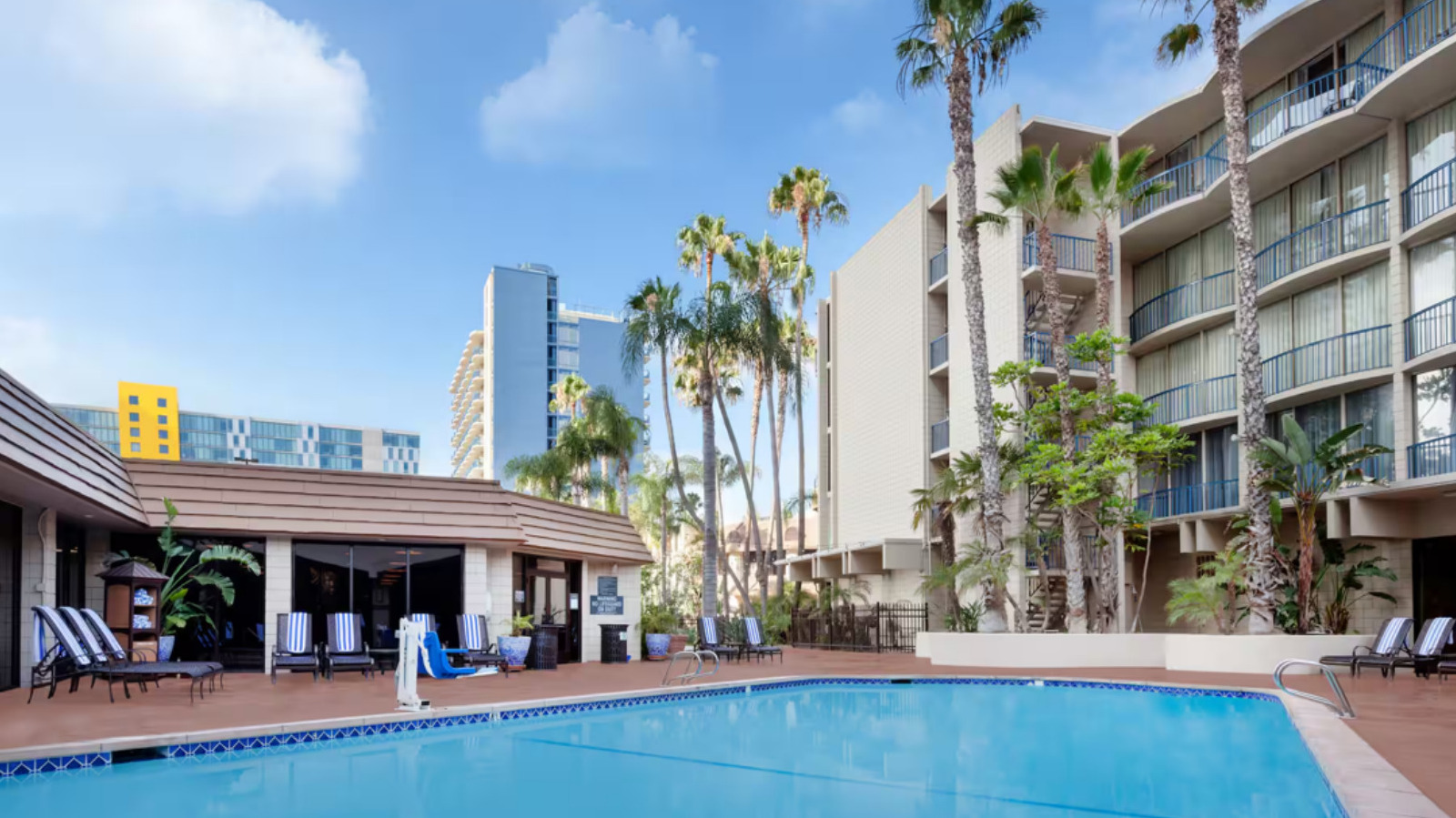 San Diego's Affordable Bayside Hotel Offers Coastal Vibes And Modern Amenities