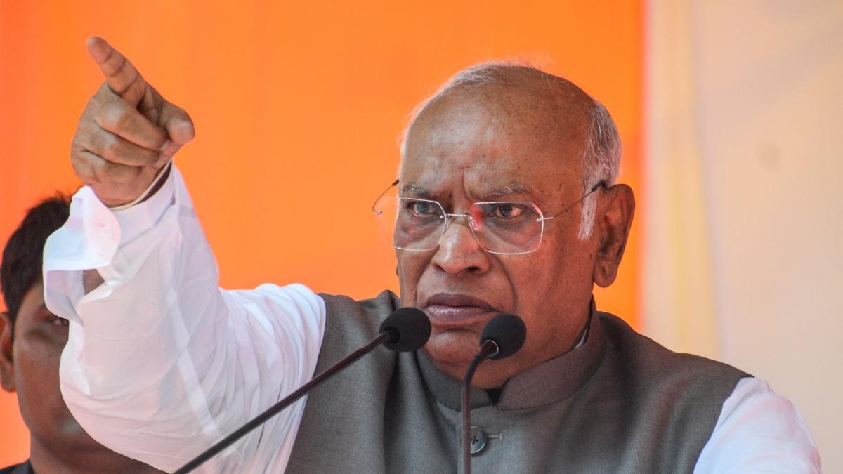 Congress will strongly oppose FCRA Amendment Bill, says Mallikarjun Kharge