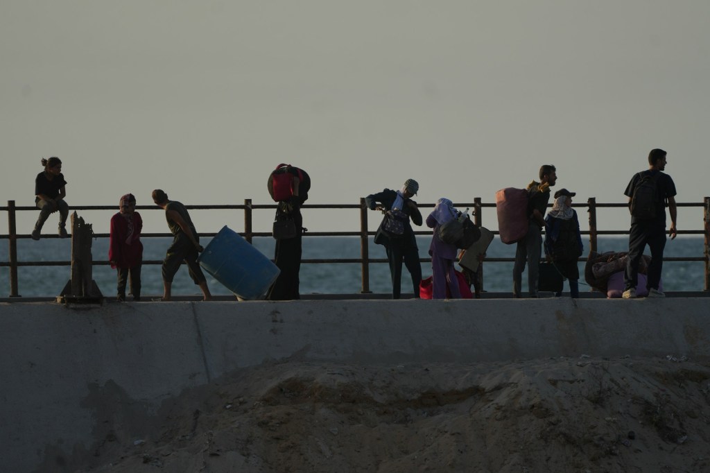 Trump sets Sunday deadline for Hamas to agree to a deal for ending the war in Gaza
