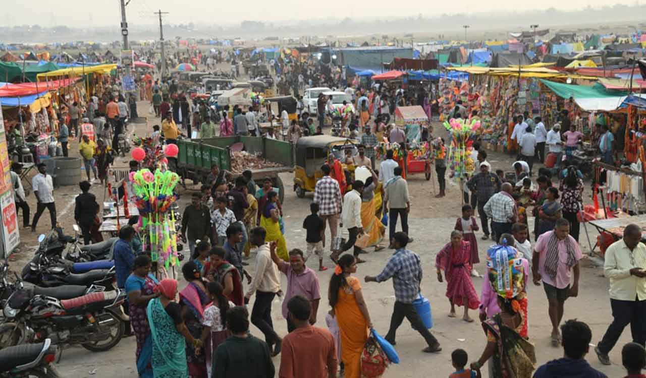 Thousands of devotees congregate at Sammakka-Saralamma mini-altars in Mancherial