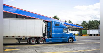 Diesel and gasoline prices rise across the U.S., impacting trucking operations and fleet costs
